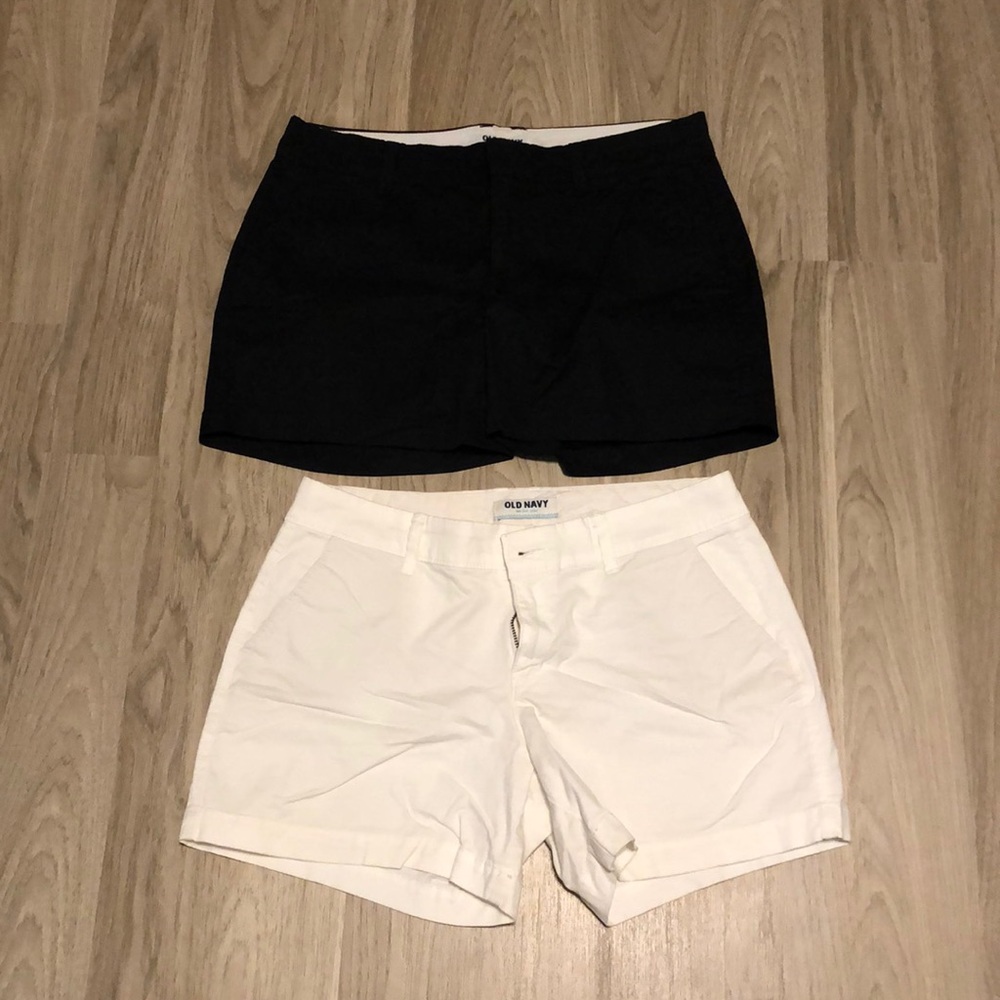 *2 pairs* Old Navy short size 6. Black and white.